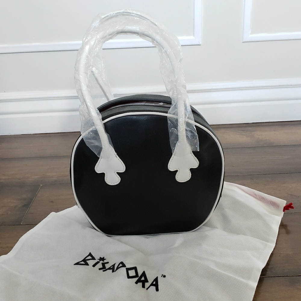 NWOT Bisadora black & white leather handbag